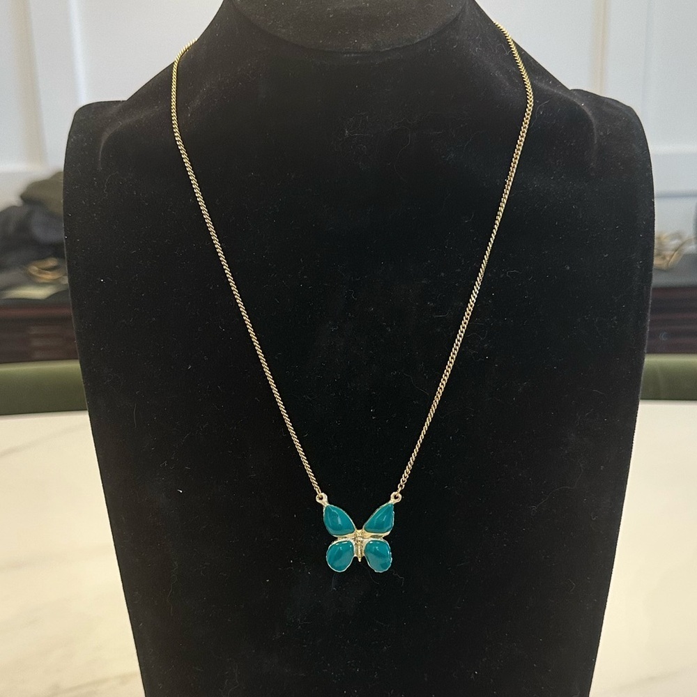 TOVA - Delicate Green Butterfly Pendant Necklace on Gold Tone Chain - Picture 6 of 16